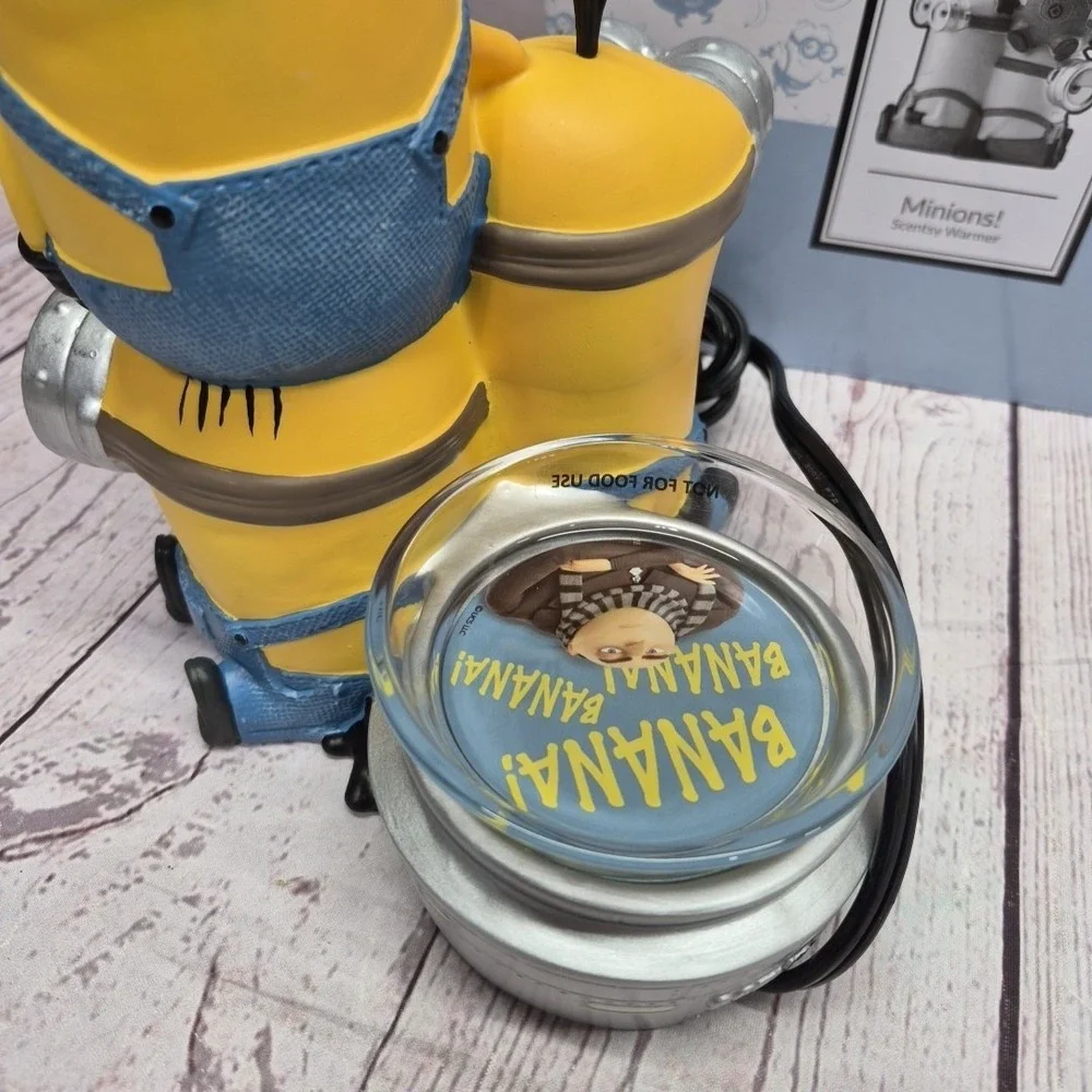 Scentsy Minions Wax Warmer Illumination Despicable Me Electric Home Decor Boxed